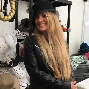 Meet your Posher, Debbie